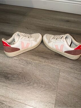 Veja V-10 Leather Rose Petal Fluo Sneaker